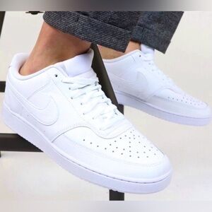 Nike’s women’s white court vision low sneaker size 7.5